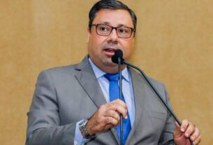 Penalva critica falta de água em Praia do Forte