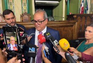 Carlos Muniz critica deslealdade de parlamentares: “falta de ética”
