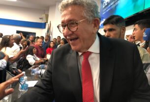“Democracia é assim, você tem que saber viver com o contraditório”, diz Caetano