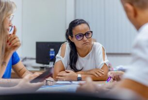 Em reunião, Débora Regis traça soluções para o trânsito da cidade