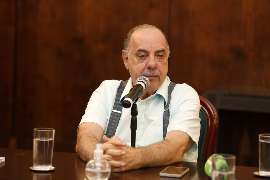 Fuad está curado de pneumonia, mas segue na UTI, diz boletim médico