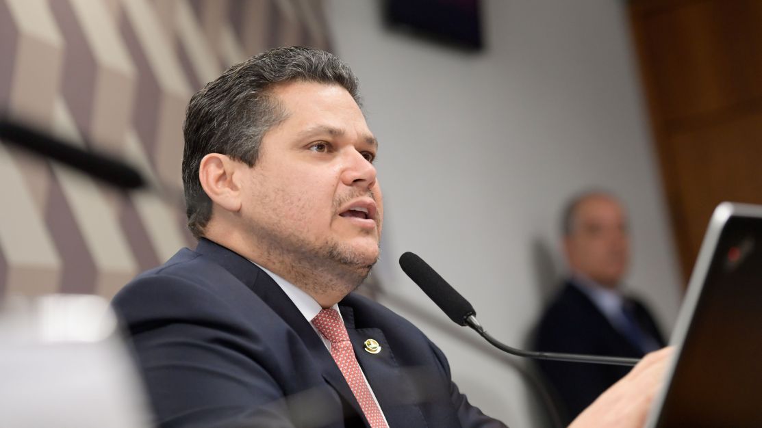 Homenagem a Alcolumbre deve reunir do PT ao PL