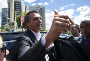 Jair Bolsonaro diz que acorda com a sensação de ter a "PF na porta”