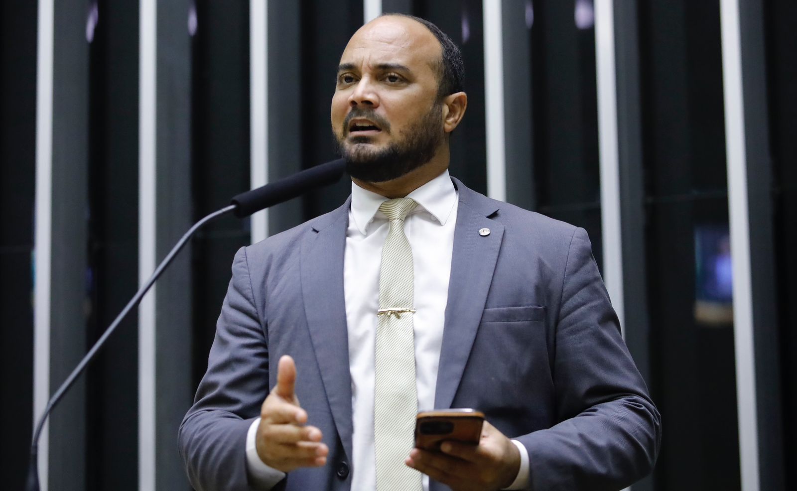 "Um sinal de fragilidade", diz deputado Alden sobre ‘home office’ do Judiciário em Sussuarana