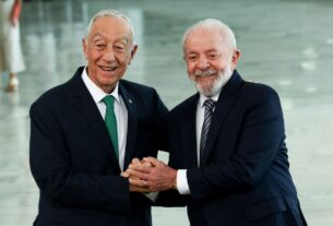Abordado após evento, Lula evita comentar denúncia contra Bolsonaro