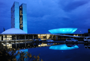 Congresso ganha iluminação azul em menção à Síndrome de Angelman