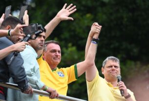 “Estamos juntos, presidente“, diz Tarcísio a Bolsonaro após denúncia