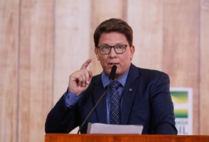 Lei da Ficha Limpa: Mario Frias chama medida de imbecilidade de esquerda