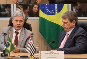 Ministro de Lula recebe Tarcísio em Brasília