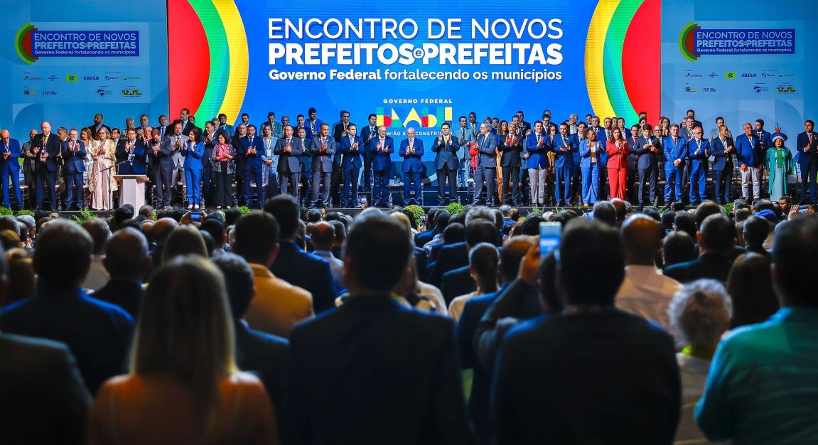 Quando você está governando, ou você faz, ou não faz, diz Lula