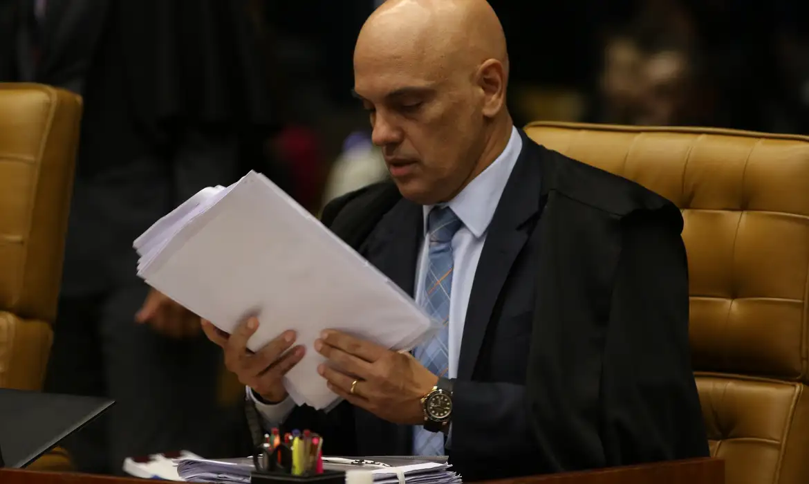 Alexandre de Moraes 'manda recado' a Jair Bolsonaro em julgamento