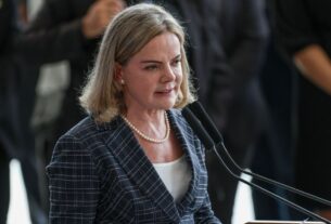 Após tomar posse, Gleisi deve receber líderes da base no Planalto