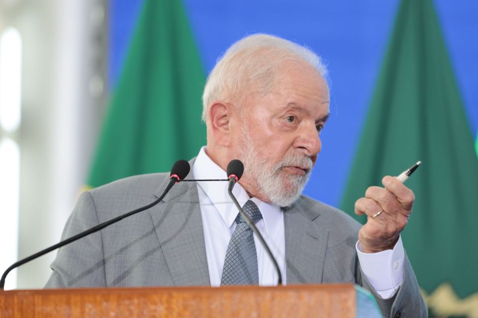 Atlas: taxa das blusinhas é pior erro de Lula; remédio grátis, maior acerto