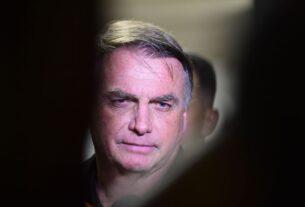 Bolsonaro apresenta defesa com pedido de julgamento em plenário