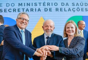 Gleisi faz acenos ao Congresso e agradece Moraes por defesa da democracia