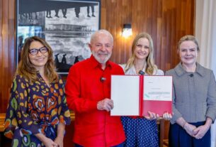 Gleisi parabeniza indicação de Lula para o Superior Tribunal Militar