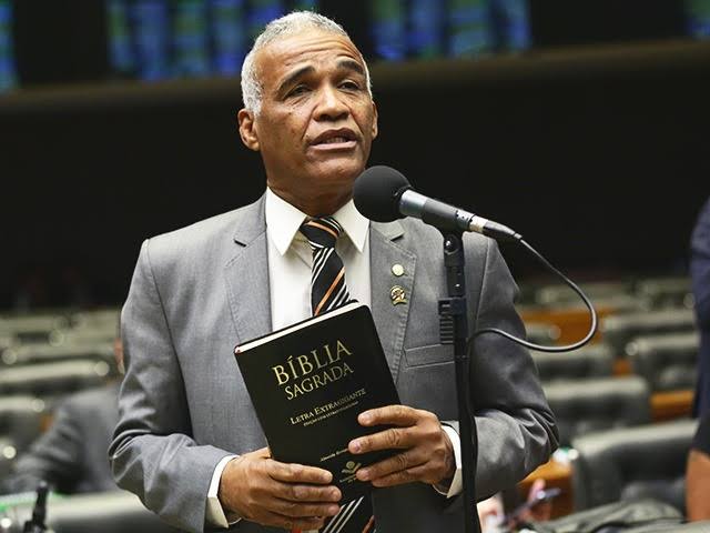 Isidório assume presidência da Comissão de Administração na Câmara