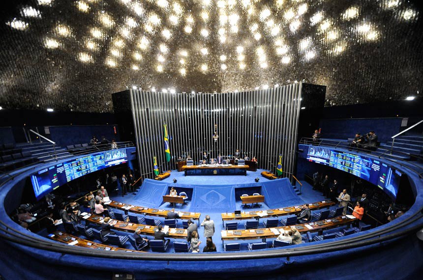 Senadores repudiam fala racista do presidente da Conmebol
