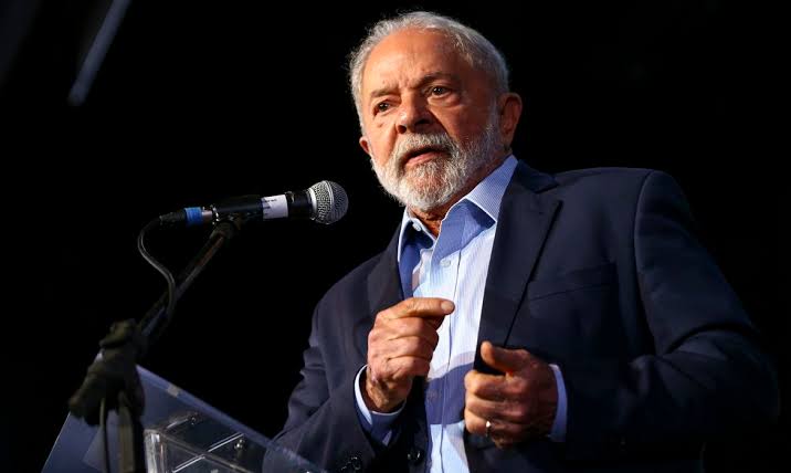 "Visível que tentou dar golpe", dispara Lula sobre Bolsonaro