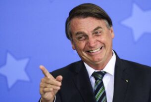 Bolsonaro participa de ato por anistia e faz discurso em inglês para contestar condenações do STF