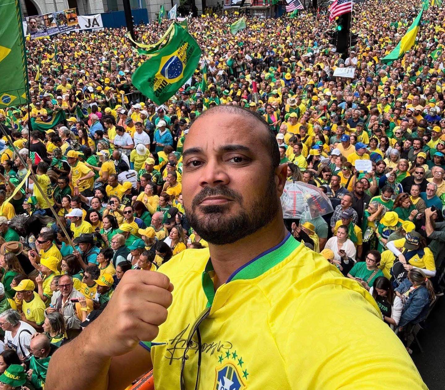 Capitão Alden participa de ato por anistia aos presos do 8 de janeiro na Paulista