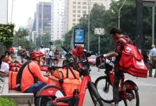 Entregadores de aplicativo fazem greve em SP