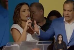Irritado, Bruno Reis toma microfone da mão de mestre de cerimônia em evento