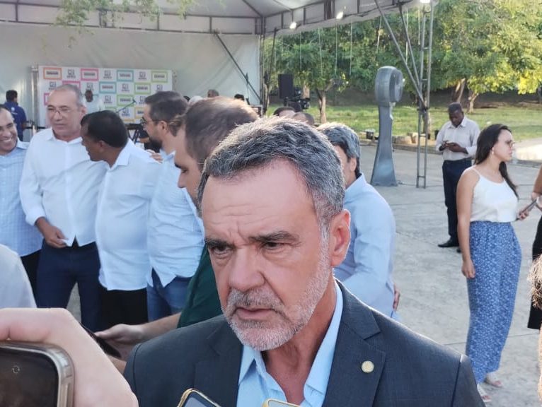 "Nós precisamos pensar em medidas mais estruturantes", diz Daniel Almeida sobre seca na Bahia