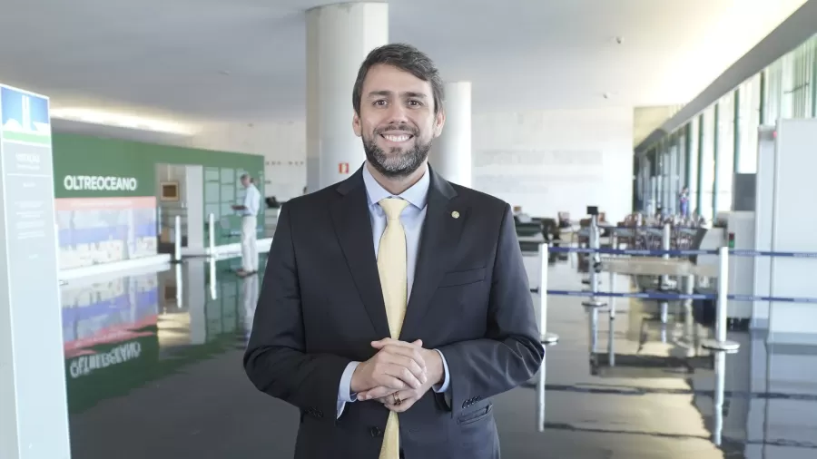 Novo ministro das Comunicações, Pedro Lucas direcionou R$ 30 milhões a cidade governada por seu pai