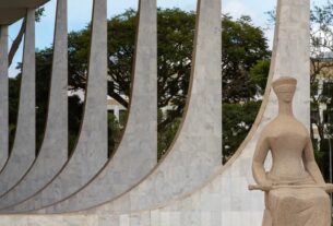 STF busca intimar Bolsonaro e aliados por tentativa de golpe de estado