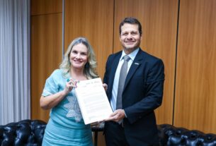 Alba recebe PLDO 2026 com previsão de receita de R$ 72 bilhões