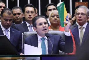 Câmara aprova regime de urgência para projeto que proíbe descontos automáticos no INSS