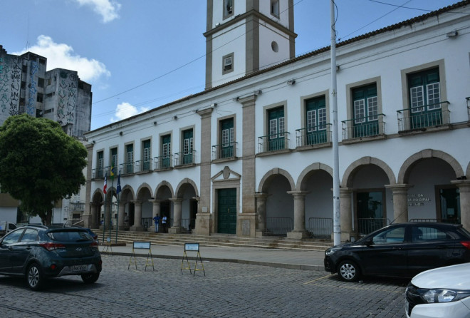 Câmara de Salvador aprova reajuste para servidores municipais em sessão marcada por confusão