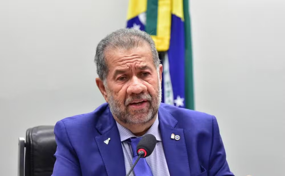 Carlos Lupi pede demissão do Ministério da Previdência