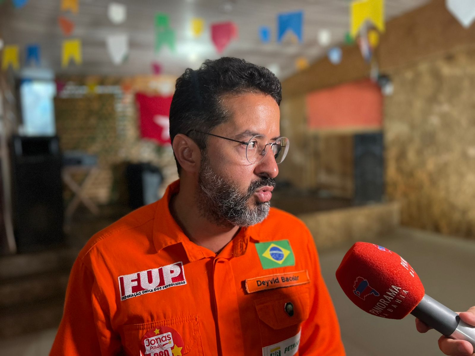 Deyvid Bacelar cobra governo Lula e aponta culpa por gasolina cara na Bahia: "preços mais caros do país"