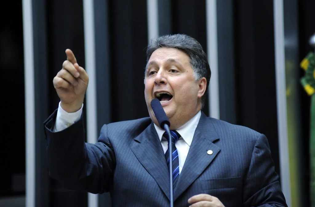 Ex-governador Anthony Garotinho questiona eleição de Samir Xaud e aponta articulação nos bastidores da CBF