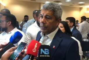 Jerônimo diz se Elisângela Araújo pode retornar ao Governo após deixar Câmara