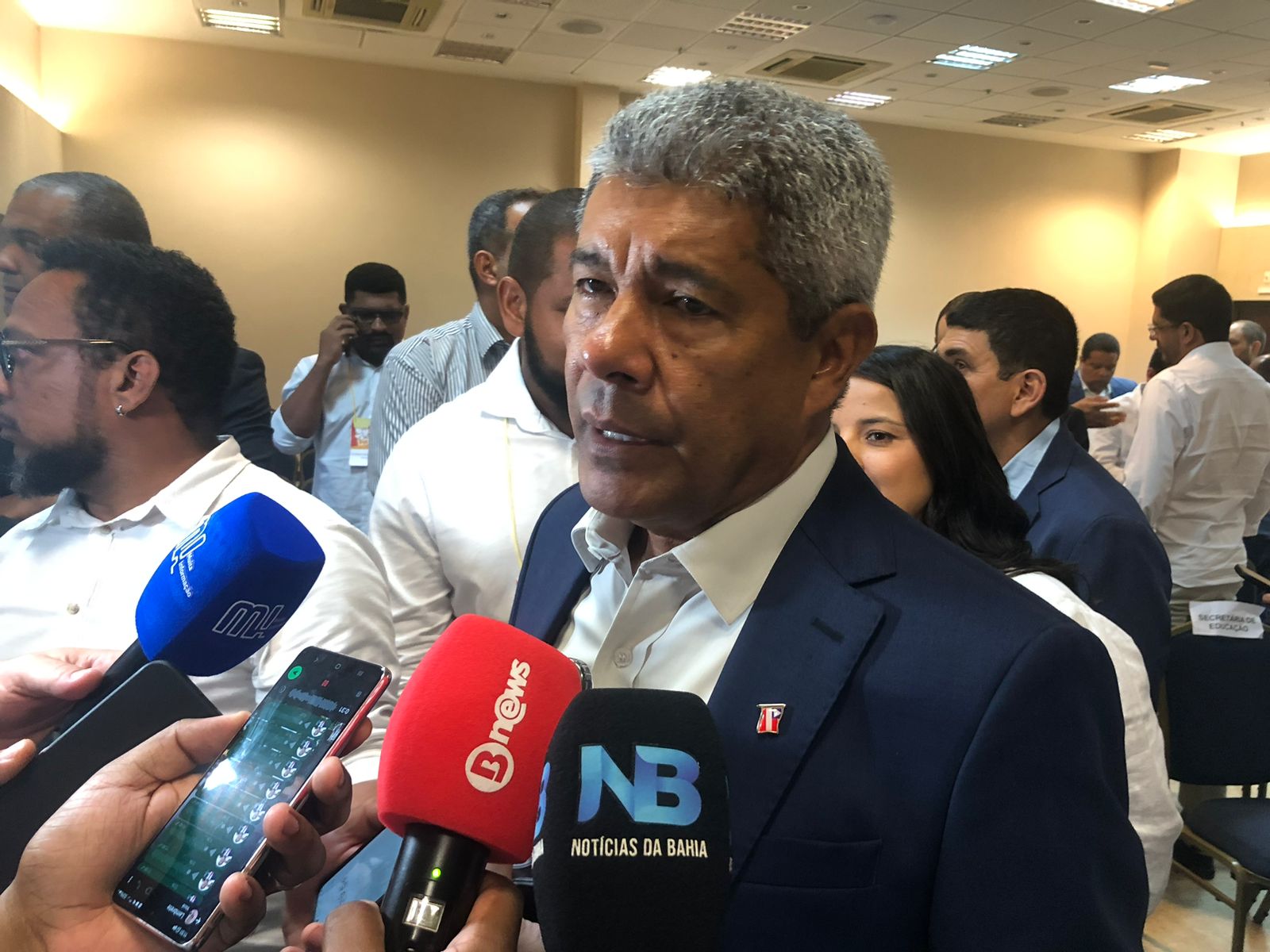 Jerônimo diz se Elisângela Araújo pode retornar ao Governo após deixar Câmara