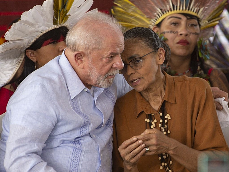 “Você fez o certo”: Lula apoia Marina Silva após ataques no Senado
