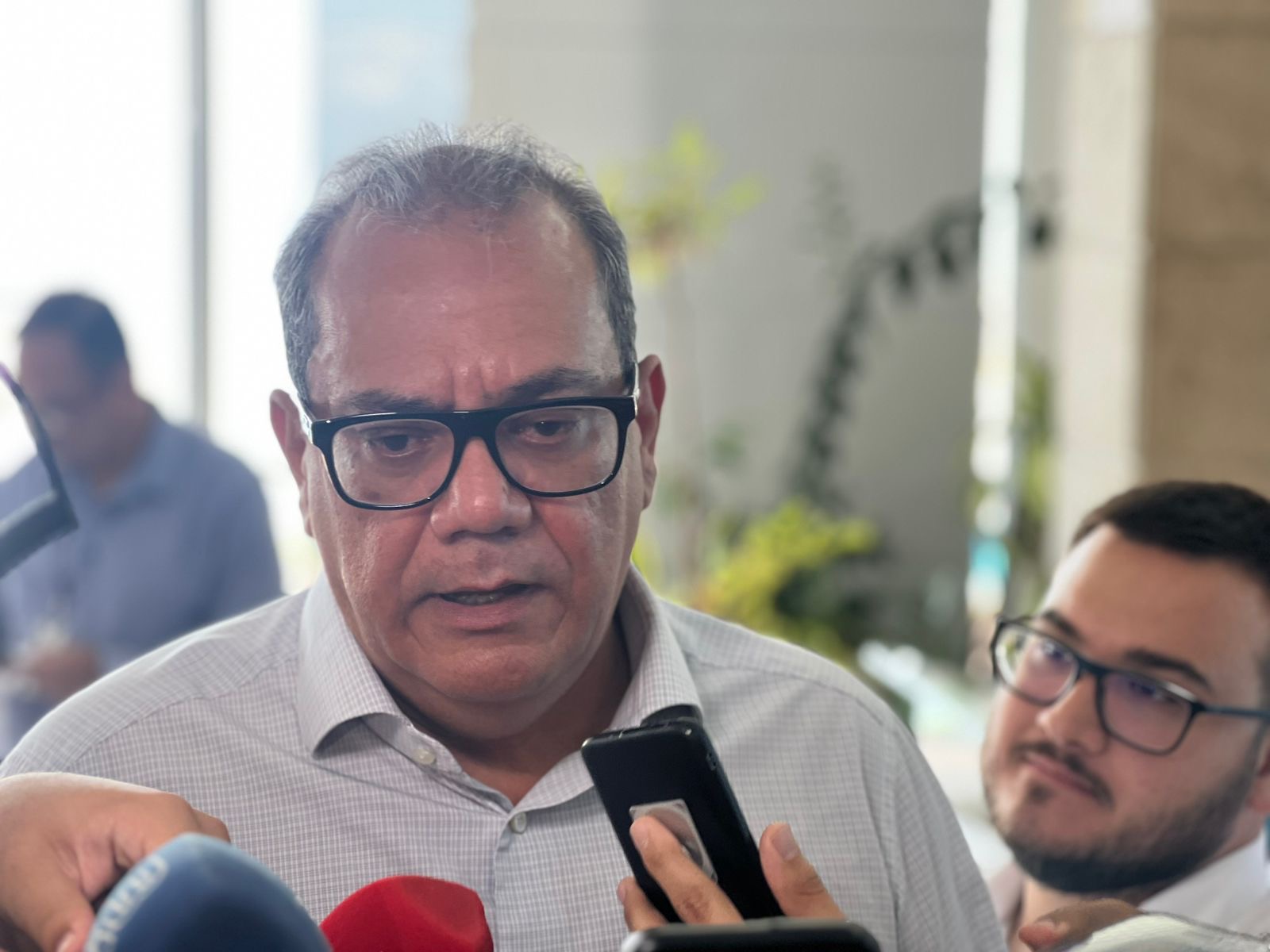 Carlos Muniz diz que a greve dos professores virou um “problema familiar”