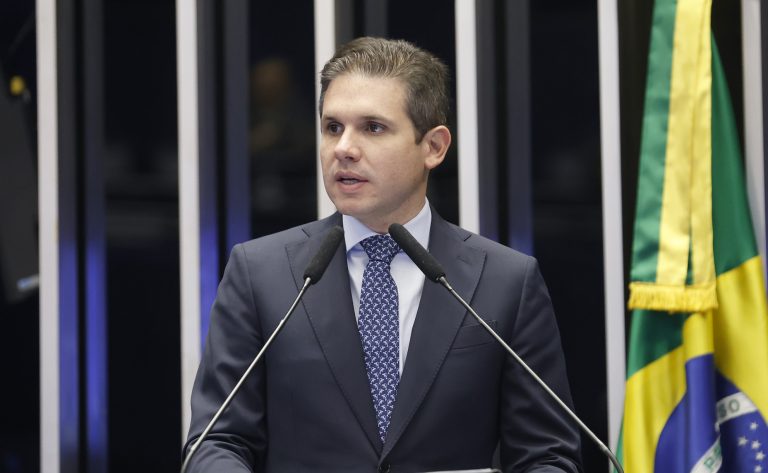 Governo apresenta propostas fiscais a líderes do Congresso; Haddad admite rever IOF