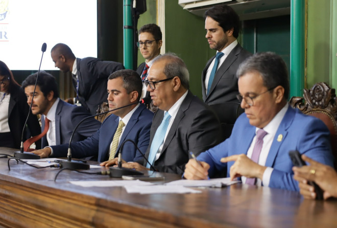 'Temos um transporte público com uma tarifa cara e de má qualidade', diz Carlos Muniz
